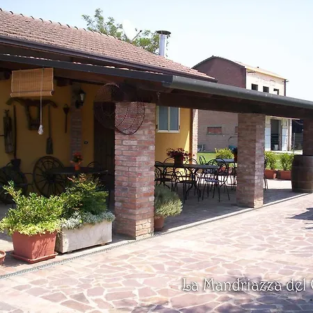 Agroturismo Farmstay Agriturismo La Mandriazza Del Gallo Iolanda di Savoia