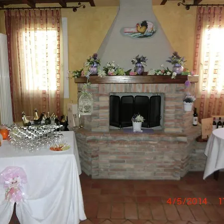 Farmstay Agriturismo La Mandriazza Del Gallo Agroturismo *